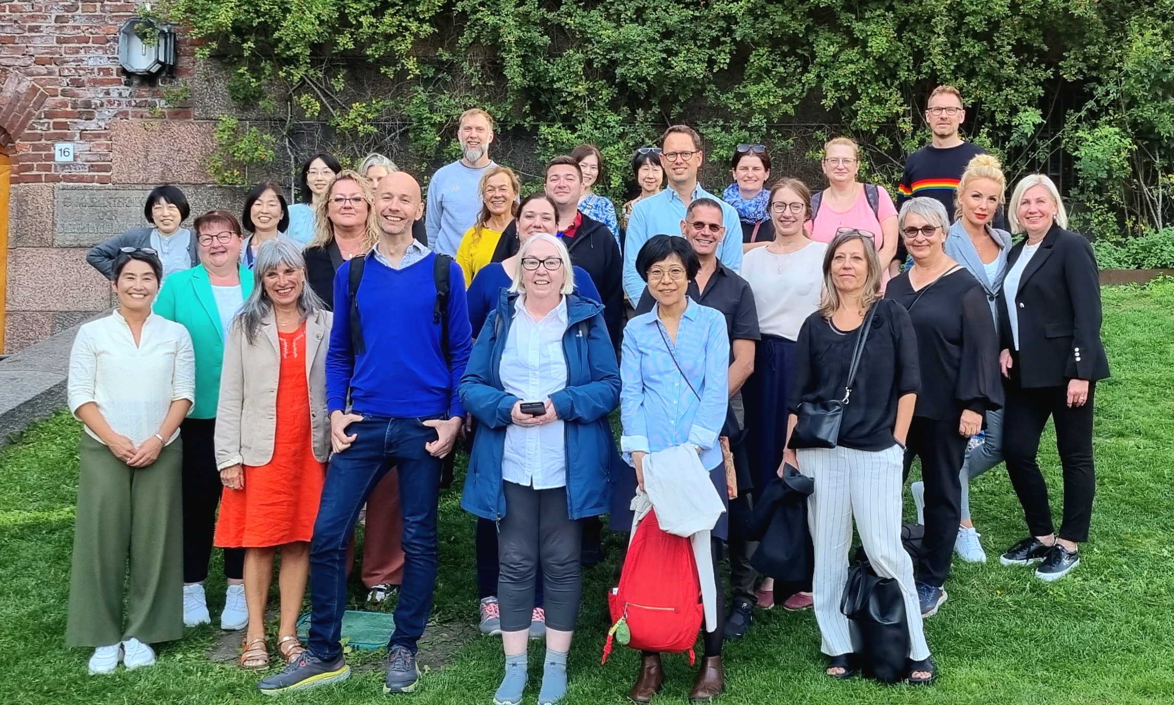 A gathering at KTH's main courtyard before the 2023 training event. 